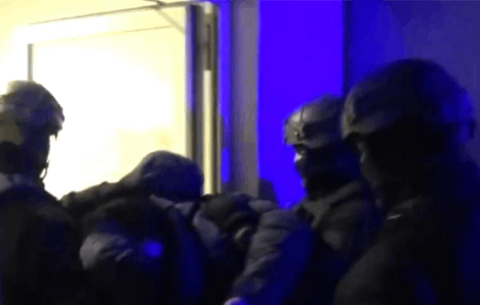 POGLEDAJTE HAPŠENJE KAŠĆELANOVOG KLANA: <span style='color:red;'><b>MUP Crne Gore</b></span> objavio SNIMAK! (VIDEO)